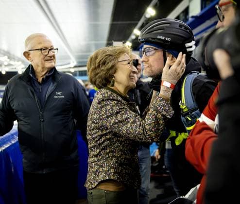 HEERENVEEN - Pieter van Vollenhoven, Princess Margriet and Prince Pieter Christiaan on the Thialf ice rink during the kick-off of De Hollandse 100. The duathlon is held annually to raise money for research into the nature and treatment of lymphoma. ANP KOEN VAN WEEL netherlands out - belgium out  Copyright: xx x494437435x originalFilename: 494437435.jpg