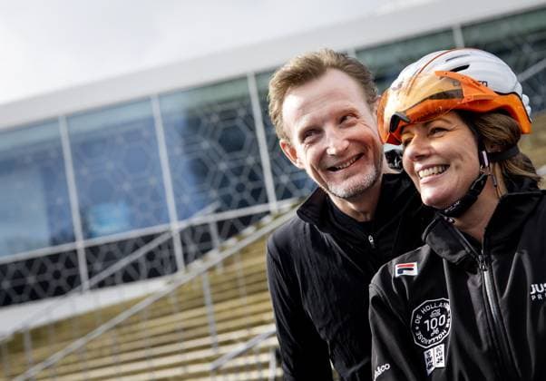 HEERENVEEN - Prince Bernhard and Princess Annette on the Thialf ice rink during the kick-off of De Hollandse 100. The duathlon is held annually to raise money for research into the nature and treatment of lymphatic cancer. ANP KOEN VAN WEEL netherlands out - belgium out  Copyright: xx x494438332x originalFilename: 494438332.jpg