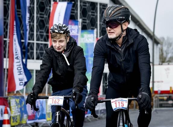 HEERENVEEN - Prince Bernhard and his son Benjamin Pieter Floris (L) on the Thialf ice rink during the kick-off of De Hollandse 100. The duathlon is held annually to raise money for research into the nature and treatment of lymphoma. ANP KOEN VAN WEEL netherlands out - belgium out  Copyright: xx x494438831x originalFilename: 494438831.jpg