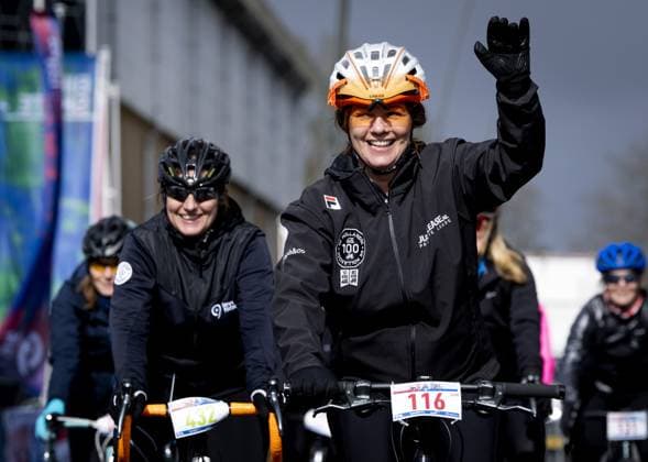Bilder des Jahres 2024, Entertainment 03 März Entertainment Themen der Woche KW12 Entertainment Bilder des Tages HEERENVEEN - Princess Annette on the Thialf ice rink during the kick-off of De Hollandse 100. The duathlon is held annually to raise money for research into the nature and treatment of lymphoma. ANP KOEN VAN WEEL netherlands out - belgium out  Copyright: xx x494439206x originalFilename: 494439206.jpg