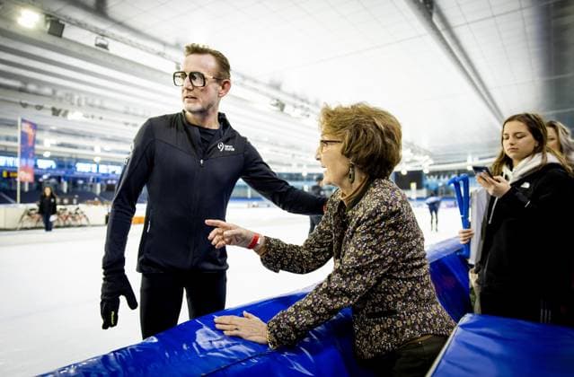 HEERENVEEN - Prince Bernhard and Princess Margriet on the Thialf ice rink during the kick-off of De Hollandse 100. The duathlon is held annually to raise money for research into the nature and treatment of lymphoma. ANP KOEN VAN WEEL netherlands out - belgium out  Copyright: xx x494441317x originalFilename: 494441317.jpg