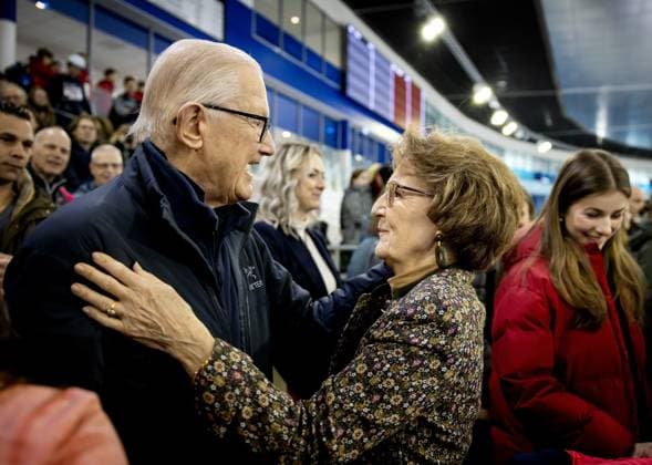 HEERENVEEN - Pieter van Vollenhoven and Princess Margriet on the Thialf ice rink during the kick-off of De Hollandse 100. The duathlon is held annually to raise money for research into the nature and treatment of lymphoma. ANP KOEN VAN WEEL netherlands out - belgium out  Copyright: xx x494441762x originalFilename: 494441762.jpg