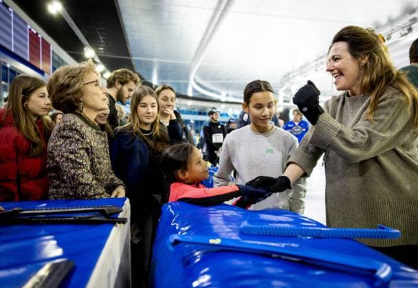 HEERENVEEN - Princess Margriet and Princess Annette on the Thialf ice rink during the kick-off of De Hollandse 100. The duathlon is held annually to raise money for research into the nature and treatment of lymphoma. ANP KOEN VAN WEEL netherlands out - belgium out  Copyright: xx x494441779x originalFilename: 494441779.jpg