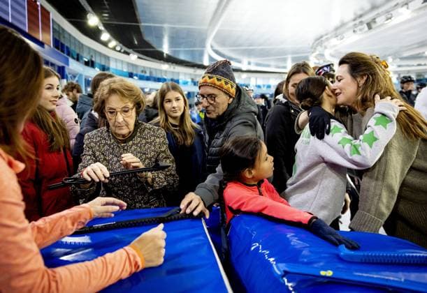 HEERENVEEN - Princess Margriet and Princess Annette on the Thialf ice rink during the kick-off of De Hollandse 100. The duathlon is held annually to raise money for research into the nature and treatment of lymphoma. ANP KOEN VAN WEEL netherlands out - belgium out  Copyright: xx x494441786x originalFilename: 494441786.jpg