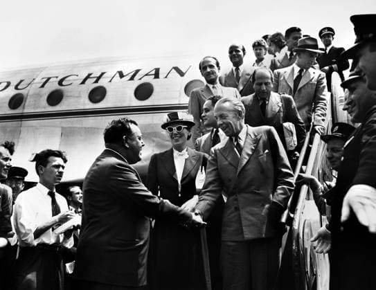 FOLKE BERNADOTTE (1895-1948). Count of Wisborg and Swedish diplomat, appointed as the United Nations mediator in Palestine in 1948. Bernadotte and his wife, Estelle, greeted by United Nations Secretary General Trygve Lie at LaGuardia airport in New York City, 12 July 1948.  Copyright: xGRANGERx xGRANGERx 0106982