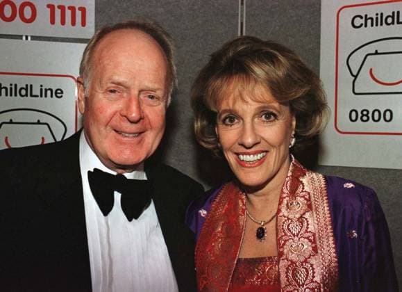 BROADCASTER, DESMOND WILCOX WITH HIS WIFE ESTHER RANTZEN BROADCASTER, DESMOND WILCOX WITH HIS WIFE ESTHER RANTZEN, Credit:Alex Woods PNS Avalon  Copyright: xAlexxWoods PNSx xAvalonx 0688884358