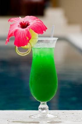 fresh tropical juice cocktail served pool side in Belize Copyright: xcharlesxwollertzx xDesignxPicsx , 32,490,064 Copyright: charlesxwollertzx xDesignxPics 32490064 !ACHTUNG AUFNAHMEDATUM GESCHÄTZT! RECORD DATE NOT STATED