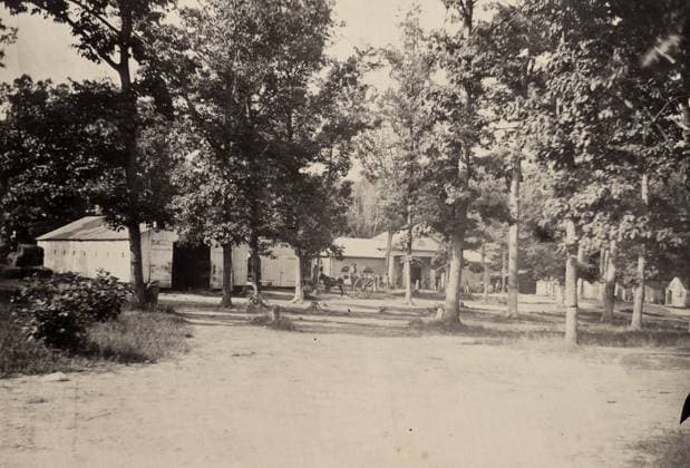 ARLINGTON HOUSE, 1864. Barns and other buildings used as barracks for Union soldiers on the grounds of Arlington House, the former home of Confederate General Robert E. Lee. Photograph by Andrew Russell, 1864.  Copyright: xGRANGERx xGRANGERx 0114843