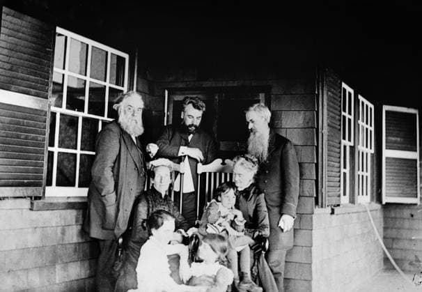 ALEXANDER GRAHAM BELL (1847-1922). American (Scottish-born) teacher and inventor. Photographed with his wife, daughters, Mr. and Mrs. Alexander Melville Bell, Mr. and Mrs. Gardiner Greene Hubbard on a porch at Manchester-by-the-Sea, Massachusetts, 1885.  Copyright: xGRANGERx xGRANGERx 0117083