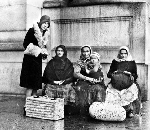 ELLIS ISLAND: IMMIGRANTS. Group of immigrants at Ellis Island, New York City. Photograph, early 20th century.  Copyright: xGRANGERx xGRANGERx 0117594
