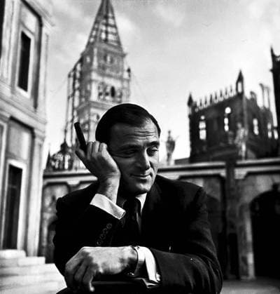 MICHAEL TODD (1907-1958). American theater and film producer. Photographed by Toni Frissell at the Jones Beach Theater, Long Island, New York, 1952.  Copyright: xGRANGERx xGRANGERx 0118701