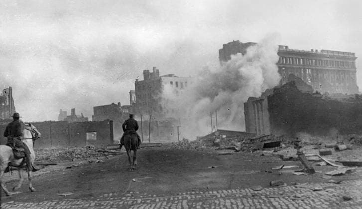 SAN FRANCISCO EARTHQUAKE. Policemen patrolling the burning streets on horseback, following the earthquake of 18 April 1906. Photograph by Arnold Genthe, April 1906.  Copyright: xGRANGERx xGRANGERx 0119493