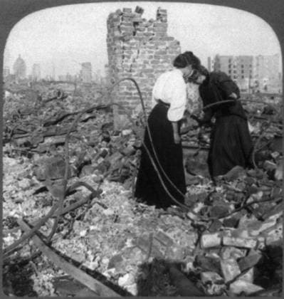 SAN FRANCISCO EARTHQUAKE. Two women searching through the rubble for valuables, following the earthquake of 18 April 1906. Stereograph, 1906.  Copyright: xGRANGERx xGRANGERx 0119569