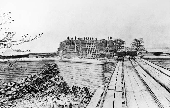 STATUE OF LIBERTY: PEDESTAL. The unfinished pedestal, built on the foundation of an abandoned fort on Bedloe Island in New York Harbor, 1883.  Copyright: xGRANGERx xGRANGERx 0125166