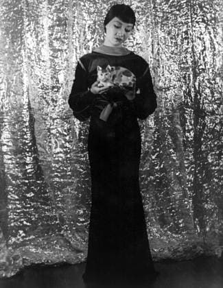 ANNA MAY WONG (1907-1961). Chinese American actress. Photographed holding a ceramic cat, by Carl Van Vechten, 1935.  Copyright: xGRANGERx xGRANGERx 0126040