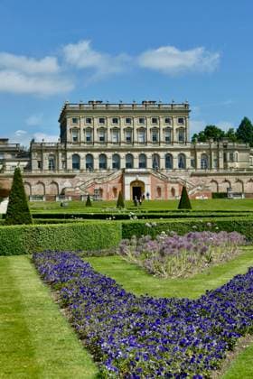 Seasonal weather People make the most of the lovely weather enjoying the picturesque surrounds of Cliveden House., Credit:Geoffrey Swaine Avalon UK, Buckinghamshire, Taplow  Copyright: xGeoffreyxSwainex xAvalonx 0694985765