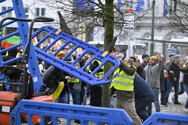 News Themen der Woche KW13 News Bilder des Tages Tensions rise at a protest action by the Kurdish community after the Sunday afternoon and evening riots in Heusden-Zolder, in Brussels, Monday 25 March 2024.  ERICxLALMAND 89814777