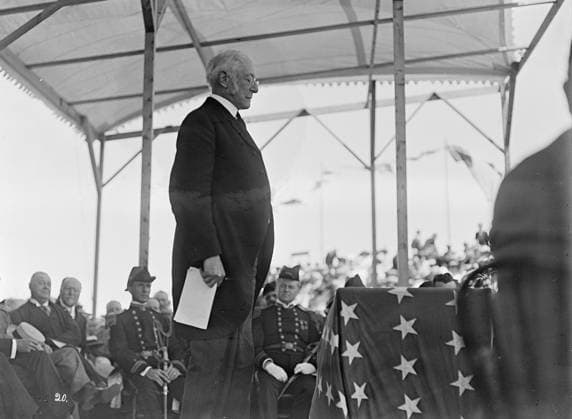CHARLES WILLIAM ELIOT (1834-1926). American educator and president of Harvard University. Eliot at a ceremony at the soldiers and sailors monument in Provincetown, Massachusetts. Photograph, 1910.  Copyright: xGRANGERx xGRANGERx 0131090