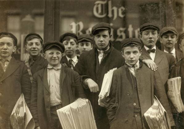 HINE: NEWSBOYS, 1909. A group of newsboys at work in New Haven, Connecticut. Photograph by Lewis Hine, March 1909.  Copyright: xGRANGERx xGRANGERx 0131725