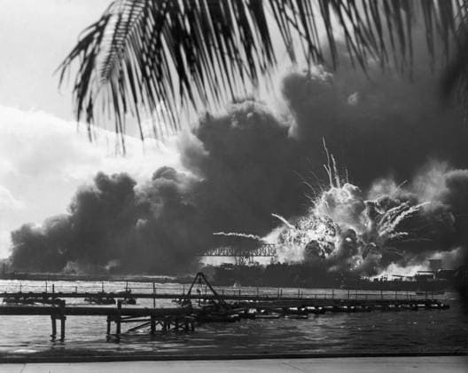 WORLD WAR II: PEARL HARBOR. The American destroyer USS Shaw exploding in the dry dock during the Japanese attack on Pearl Harbor, Hawaii, 7 December 1941.  Copyright: xGRANGERx xGRANGERx 0162688