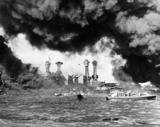 WORLD WAR II: PEARL HARBOR. The USS West Virginia and the USS Tennessee after the Japanese attack on Pearl Harbor, 7 December 1941.  Copyright: xGRANGERx xGRANGERx 0167107