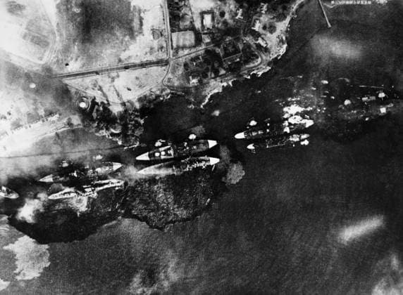 WORLD WAR II: PEARL HARBOR. Photograph taken from a Japanese plane during the attack on Pearl Harbor, Hawaii, 7 December 1941.  Copyright: xGRANGERx xGRANGERx 0167123