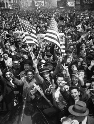 NEW YORK: V-E DAY, 1945. Crowds celebrating in Times Square, New York City, as Germany surrendered during World War II, 7 May 1945.  Copyright: xGRANGERx xGRANGERx 0175097