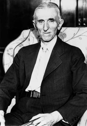 NIKOLA TESLA (1856-1943). American electrician, physicist, and inventor. Born in Croatia, of Serbian parents. Photographed in his suite at the Hotel New Yorker in New York City, 1935.  Copyright: xGRANGERx xGRANGERx 0175793