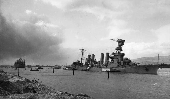 WWII: USS RALEIGH, 1941. The USS Raleigh listing after being damaged in the Japanese air attack on Pearl Harbor. Photograph, 1941.  Copyright: xGRANGERx xGRANGERx 0183762