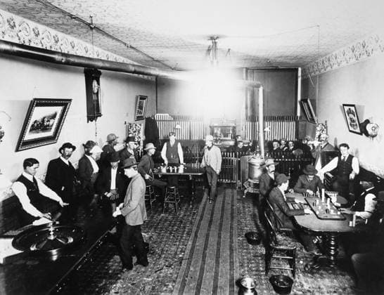 COLORADO: LEADVILLE, c1900. Men in a saloon in Leadville, Colorado. Photographed by Virgil G. Jackson, c1900.  Copyright: xGRANGERx xGRANGERx 0186444
