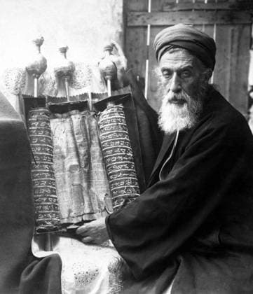 Palestine: Yitzhaq ben Amram ben Shalma ben Tabia, Samaritan high priest, Nablus, c. 1920 Palestine (Arabic: ÙÙ Ø³Ø·ÙäÙÜŽ Filasá¹­Ä«n, Falasá¹­Ä«n, Filisá¹­Ä«n; Greek: Î Î±Î»Î±Î¹ÏƒÏ Î¯Î½Î·, PalaistinÄ ; Latin: Palaestina; Hebrew: ×¤×œ× ×ª×™× × Palestina) is a n ame given to the geographic region between the Mediterranean Sea and the Jordan River. The region is also known as the Land of Israel (Hebrew: ××¨×¥Ö¾×™× ×¨××œ Eretz-Yisra el), the Holy Land and the Southern Levant.<br ><br > In 1832 Palestine was conquered by Muhammad Ali s Egypt, but in 1840 Britain intervened and returned control of the Levant to the Ottomans in return for further capitulations. The end of the 19th century saw the beginning of Zionist immigration and the Re Copyright: xxPicturesxFromxHistoryx