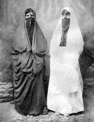 Palestine: Two young Palestinian women wearing veils, c. 1920 Palestine (Arabic: ÙÙ Ø³Ø·ÙäÙÜŽ Filasá¹­Ä«n, Falasá¹­Ä«n, Filisá¹­Ä«n; Greek: Î Î±Î»Î±Î¹ÏƒÏ Î¯Î½Î·, PalaistinÄ ; Latin: Palaestina; Hebrew: ×¤×œ× ×ª×™× × Palestina) is a n ame given to the geographic region between the Mediterranean Sea and the Jordan River. The region is also known as the Land of Israel (Hebrew: ××¨×¥Ö¾×™× ×¨××œ Eretz-Yisra el), the Holy Land and the Southern Levant.<br ><br > In 1832 Palestine was conquered by Muhammad Ali s Egypt, but in 1840 Britain intervened and returned control of the Levant to the Ottomans in return for further capitulations. The end of the 19th century saw the beginning of Zionist immigration and the Revival of the Hebrew language Copyright: xxPicturesxFromxHistoryx
