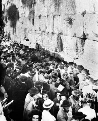 Palestine: Jews gathered at the Wailing Wall, Jerusalem, c. 1900 Palestine (Arabic: ÙÙ Ø³Ø·ÙäÙÜŽ Filasá¹­Ä«n, Falasá¹­Ä«n, Filisá¹­Ä«n; Greek: Î Î±Î»Î±Î¹ÏƒÏ Î¯Î½Î·, PalaistinÄ ; Latin: Palaestina; Hebrew: ×¤×œ× ×ª×™× × Palestina) is a n ame given to the geographic region between the Mediterranean Sea and the Jordan River. The region is also known as the Land of Israel (Hebrew: ××¨×¥Ö¾×™× ×¨××œ Eretz-Yisra el), the Holy Land and the Southern Levant.<br ><br > In 1832 Palestine was conquered by Muhammad Ali s Egypt, but in 1840 Britain intervened and returned control of the Levant to the Ottomans in return for further capitulations. The end of the 19th century saw the beginning of Zionist immigration and the Revival of the Hebrew langu Copyright: xxPicturesxFromxHistoryx