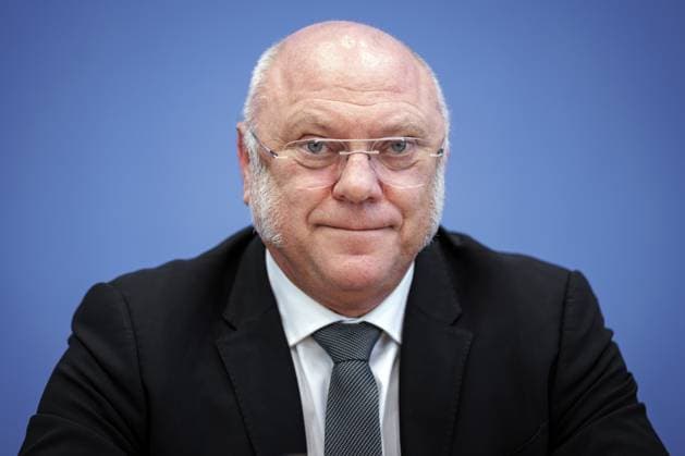 News Themen der Woche KW13 Ulrich Schneider, Hauptgeschaeftsfuehrer Der Paritaetische Gesamtverband, aufgenommen im Rahmen einer Pressekonferenz zum Thema Armut in der Inflation: Paritaetischer Verband stellt Bericht zur Armutsentwicklung in Deutschland vor in der Bundespressekonferenz. Berlin, 26.03.2024. Berlin Deutschland *** Ulrich Schneider, Chief Executive Officer of the Paritaetischer Gesamtverband, at a press conference on the topic of poverty in inflation Paritaetischer Verband presents report on poverty trends in Germany at the Federal Press Conference Berlin, 26 03 2024 Berlin Germany Copyright: xJaninexSchmitzxphotothek.dex