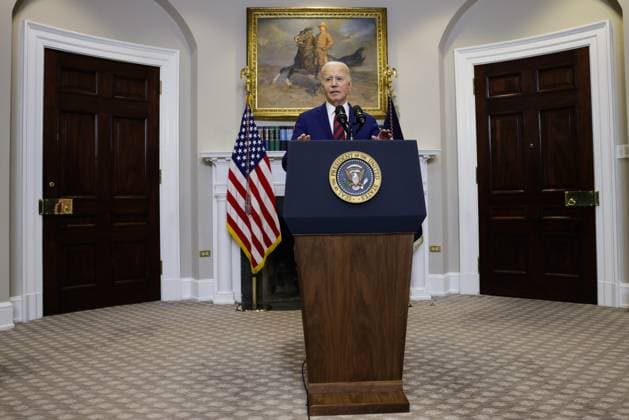 News Themen der Woche KW13 News Bilder des Tages President Joe Biden delivers remarks on the collapse of the Francis Scott Key Bridge in Baltimore from the Roosevelt Room of the White House on Tuesday, March 26, 2024 in Washington, DC. The 4-lane bridge collapsed into the Patapsco River after cargo ship collided with the bridge overnight. Multiple vehicles were on the bridge when it collapsed and 6 still remain unaccounted for.  WAX20240325207 SamuelxCorum