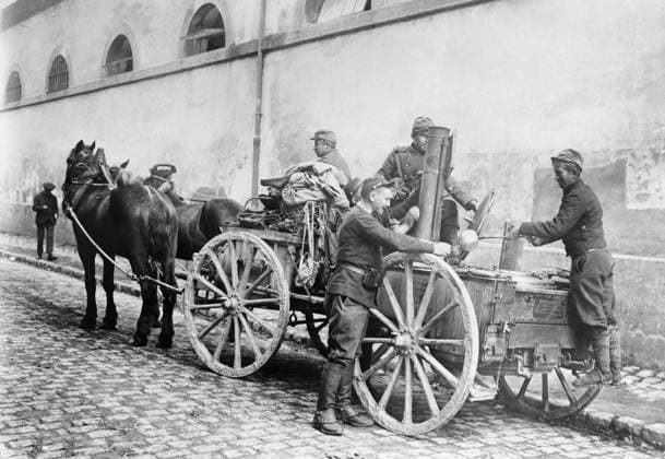 WWI: FIELD KITCHEN, 1914. A German field kitchen at Compiègne, France, captured by French forces at the Battle of Vic-sur-Aisne. Photograph, 1914.  Copyright: xGRANGERx xGRANGERx 0354238