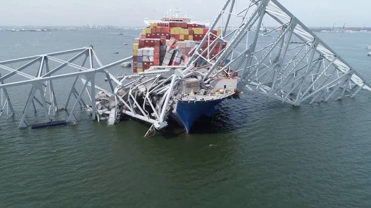 News Themen der Woche KW13 News Bilder des Tages USA, Brücke in Baltimore stürzt nach Schiffskollision ein RECORD DATE NOT STATED 263219.jpg Drone image shows the collapse of Baltimore s Francis Scott Key Bridge after it was hit by by Cargo Ship Dali on March 26, 2024. Six people remain missing and are presumed dead, Rear Admiral Shannon Gilreath of the U.S. Coast Guard said at a news conference Tuesday evening. Two other people were rescued from the water. All eight people were part of a construction crew that was filling potholes on the bridge at the time, Wiedefeld said. Jennifer Homendy, the chair of the National Transportation Security Board, said Tuesday afternoon that the workers were employed by local company Brawner Builders. (National Transportation Safety Board handout via EYEPRESS) EDITORIAL USE ONLY  Copyright: xx 263219 x eyepress123637