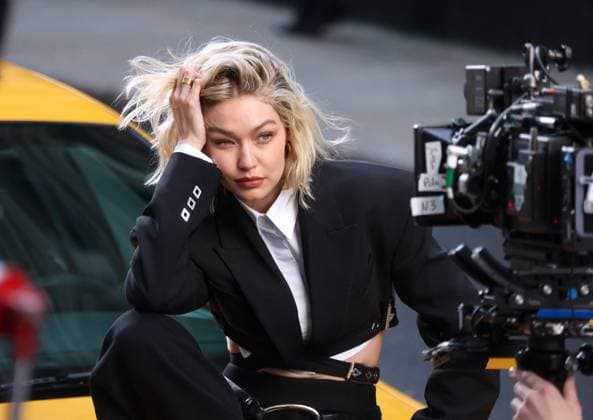 Bilder des Jahres 2024, Entertainment 03 März Entertainment Themen der Woche KW13 Entertainment Bilder des Tages Gigi Hadid Films A Commercial - NYC Gigi Hadid filming a Maybelline commercial on Mercer Street in Soho on March 26, 2024 in New York City, NY, USA. Photo by Dylan Travis ABACAPRESS.COM New York City NY United States  Copyright: xDylanxTravis ABACAx