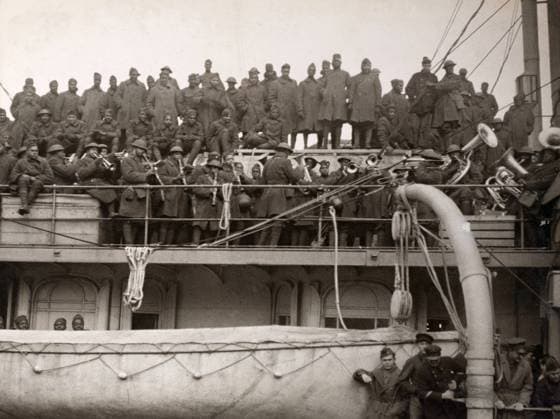 WWI: HOMECOMING, 1919. Troops of the 369th Infantry Regiment (formerly the 15th Infantry New York National Guard) listening to the band play a final song before disembarking the SS France in Hoboken, New Jersey. Photograph, 1919.  Copyright: xGRANGERx xGRANGERx 0528282