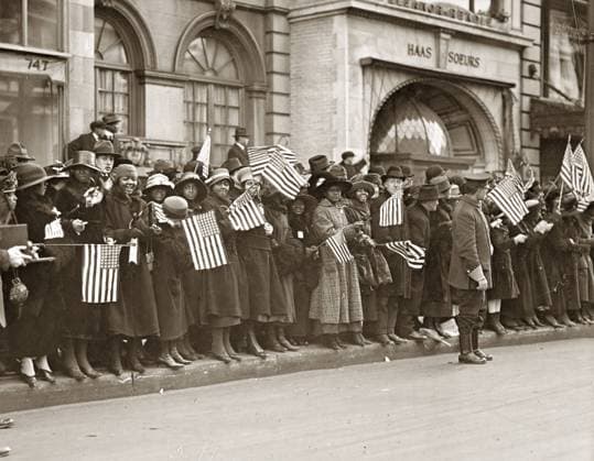 WWI: PARADE, 1919. A crowd gathered on Fifth Avenue for the victory parade of the 369th Infantry Regiment in New York City. Photograph, February 1919.  Copyright: xGRANGERx xGRANGERx 0528310