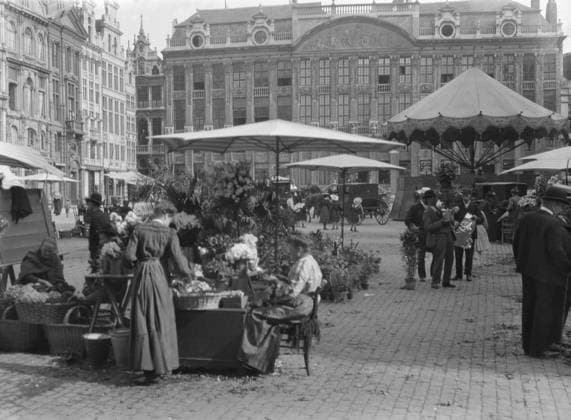 BRUSSELS: MARKET, c1910. Street vendors in Grote Markt, the central square in Brussels, Belgium. Photograph by Arnold Genthe, c1910.  Copyright: xGRANGERx xGRANGERx 0528400