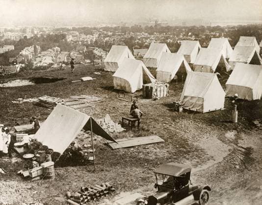 FLU PANDEMIC, 1918. The hospital camp on the grounds of the Corey Hill Hospital in Brookline, Massachusetts, during the influenza pandemic. Photograph, September 1918.  Copyright: xGRANGERx xGRANGERx 0529241