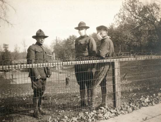 FLU PANDEMIC, 1918. Soldiers wearing masks at Fort Thomas, Kentucky, during the influenza pandemic. Photograph, 1918.  Copyright: xGRANGERx xGRANGERx 0529246