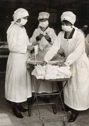 FLU PANDEMIC, 1918. Red Cross workers in Boston, Massachusetts, preparing masks for American soldiers during the influenza pandemic. Photograph, 1918.  Copyright: xGRANGERx xGRANGERx 0529249
