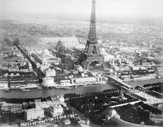 EXPOSITION UNIVERSELLE. Aerial view of Paris, France taken by balloon during the 1889 Exposition Universelle. Photograph, 1889.  Copyright: xGRANGERx xGRANGERx 0621097