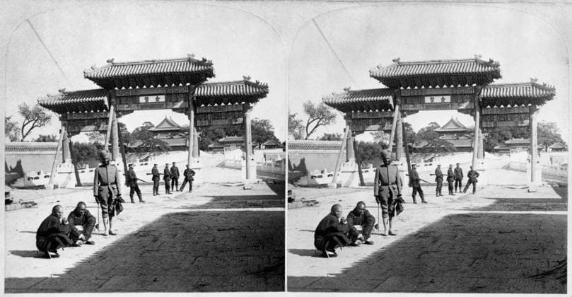 CHINA: BOXER REBELLION. Indian soldiers and two Chinese men at the Forbidden City, Beijing, during the Boxer Rebellion. Stereograph, c1901.  Copyright: xGRANGERx xGRANGERx 0622226