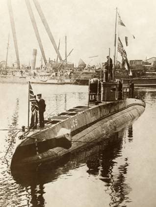 WWI: GERMAN SUBMARINE, 1917. The German minelayer submarine UC-5, captured by the Royal Navy and displayed in England and the United States as propaganda. Photograph, October 1917.  Copyright: xGRANGERx xGRANGERx 0623029