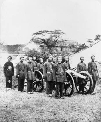 CHINA: BOXER REBELLION. Eleven Chinese soldiers with a cannon. Photographed during the Boxer Rebellion, c1900.  Copyright: xGRANGERx xGRANGERx 0623298