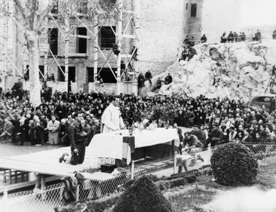 SPANISH CIVIL WAR: MASS. An open-air mass held in the town center of Tarragona, Spain, in celebration of the capture of the city by Nationalist insurgents during the Spanish Civil War. Photograph, c1939.  Copyright: xGRANGERx xGRANGERx 0636059