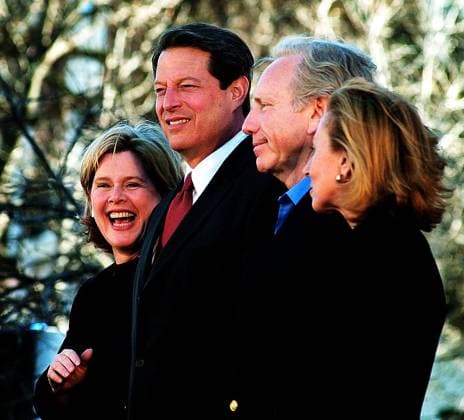 October 30, 2000, Green Bay, Wisconsin, USA: TIPPER GORE laughs at supporters chants while on stage with Vice President AL GORE, Hadassah and Sen. JOE LIEBERMAN at a morning rally in front of the Brown County Courthouse in Green Bay, WI as part of the Gore Campaign s Great Lakes Prosperity Buscade. Washington USA - ZUMAw85_ 20001031_zaf_w85_068 Copyright: xJ.M.xEddinsxJrx